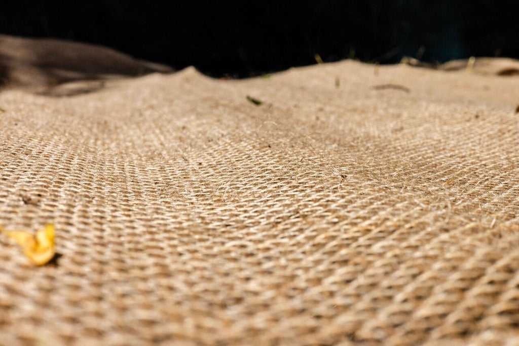 Natural Hessian Fabric Roll – Multi-Season Garden, Frost & Moisture Protection