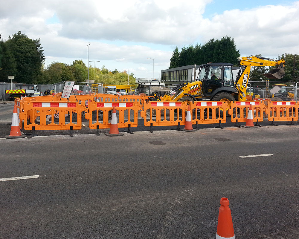 Firmus 2m Safety Barrier for Walkways and Work Zones – Chapter 8