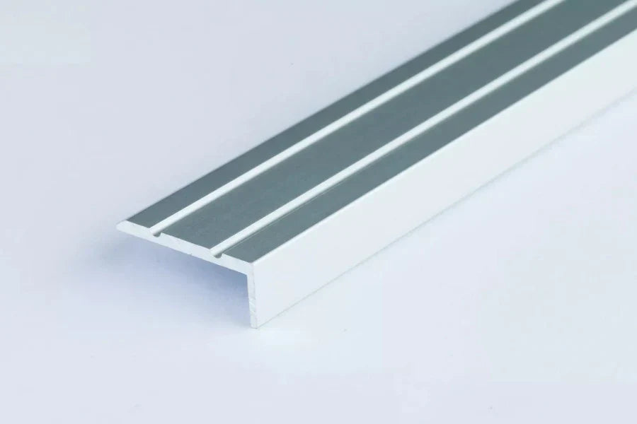 1m Aluminium Stair Nosing with Grooved Anti-Slip Surface – 25mm x 10mm